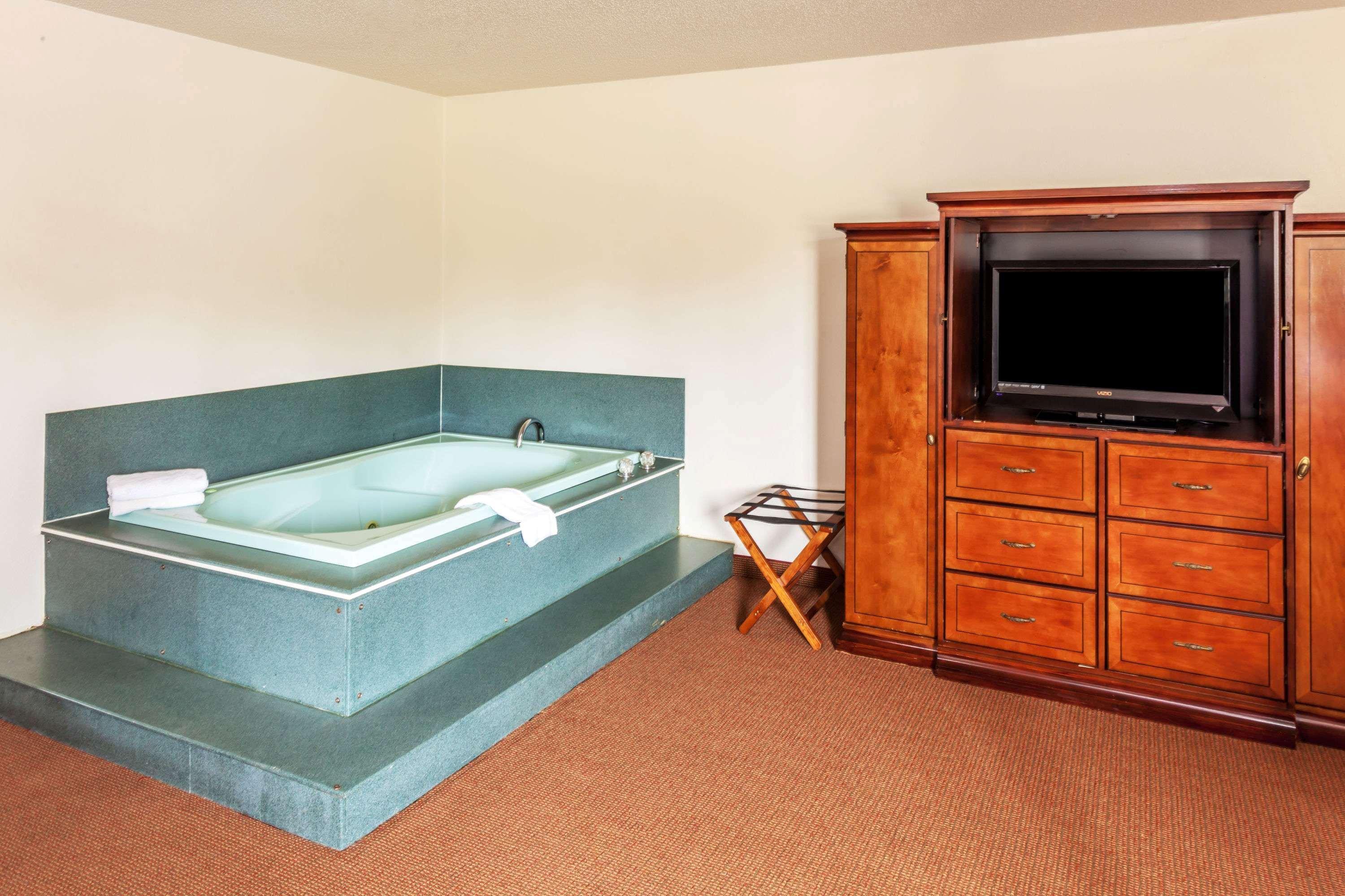 Oyo Hotel Portage I-94 Bagian luar foto