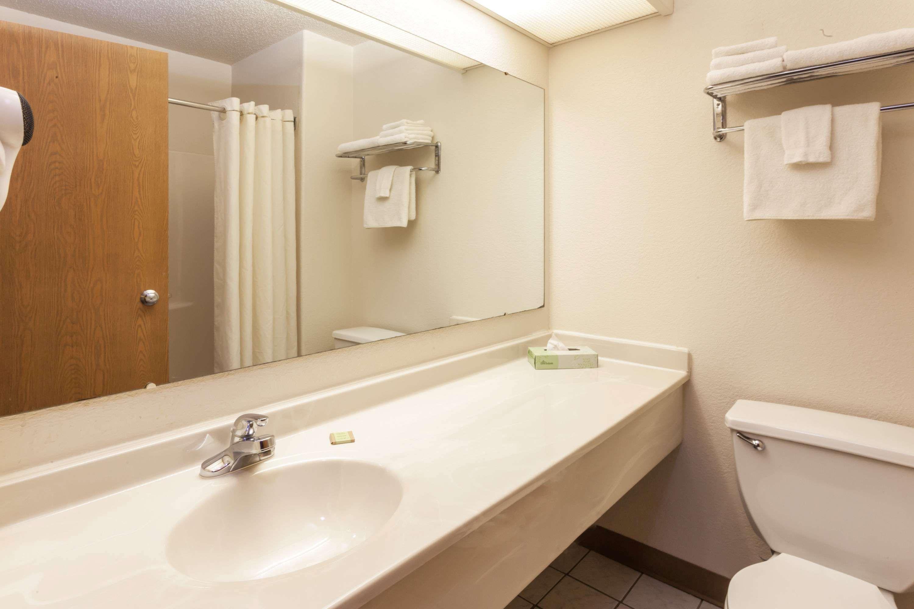 Oyo Hotel Portage I-94 Bagian luar foto