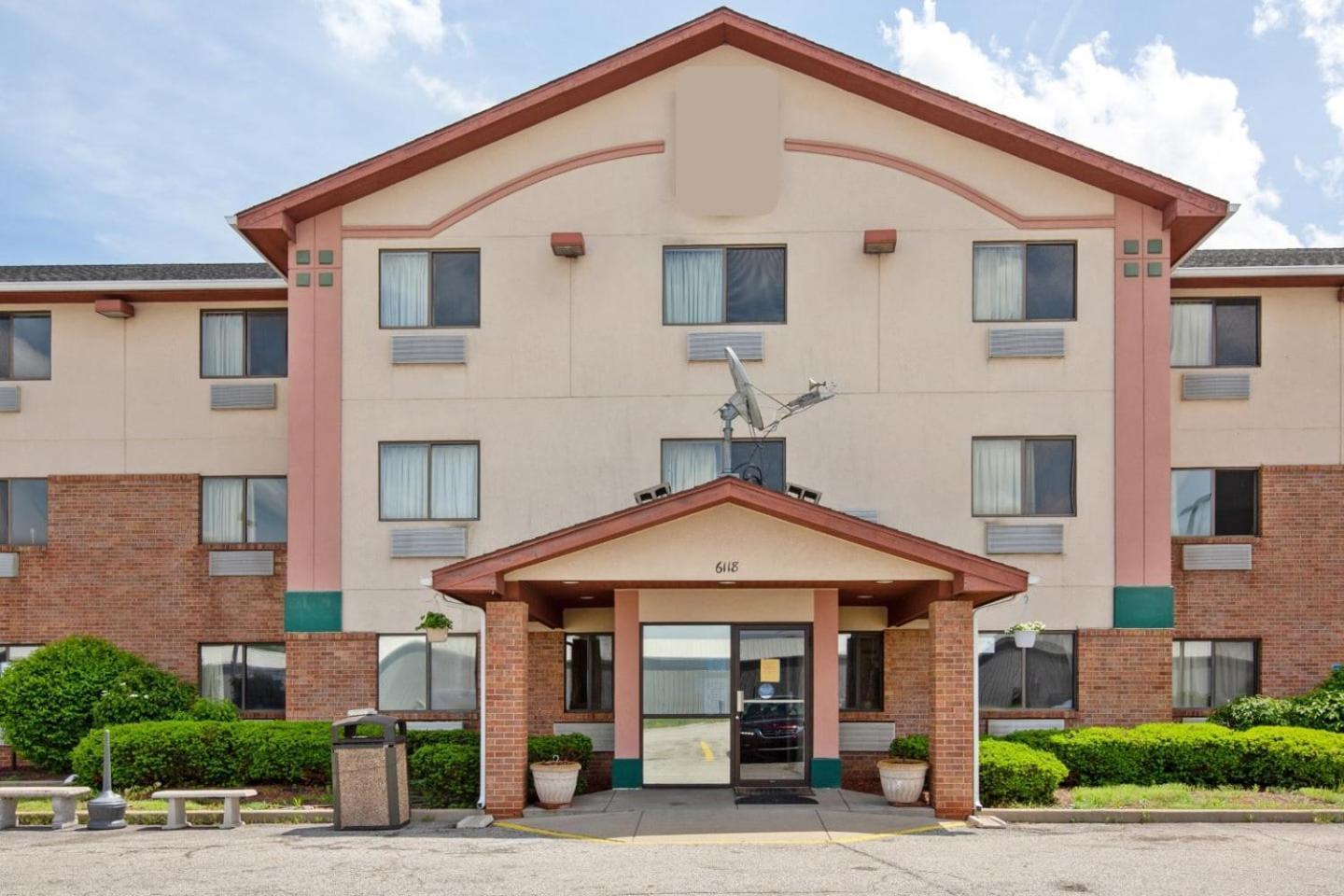 Oyo Hotel Portage I-94 Bagian luar foto