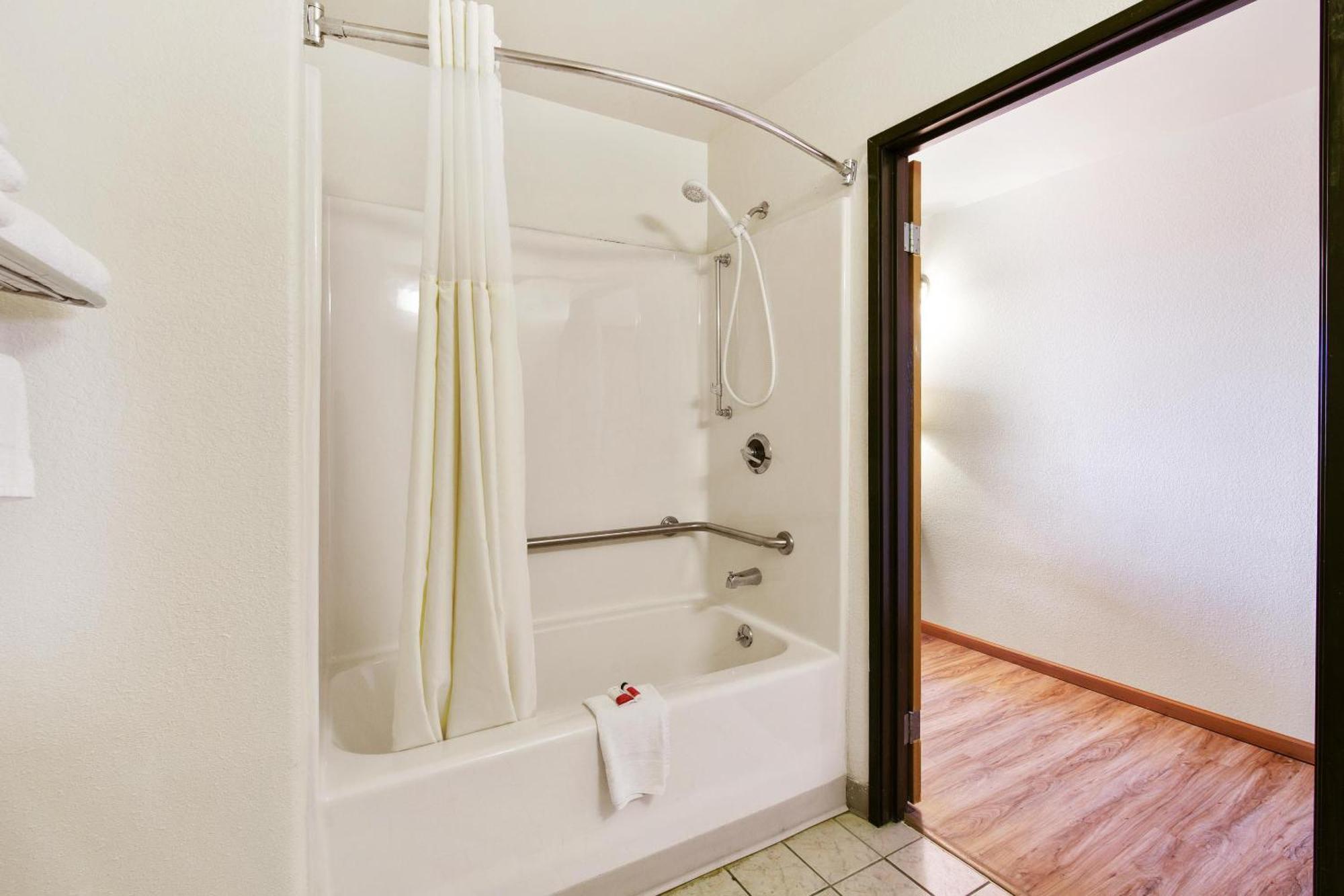 Oyo Hotel Portage I-94 Bagian luar foto