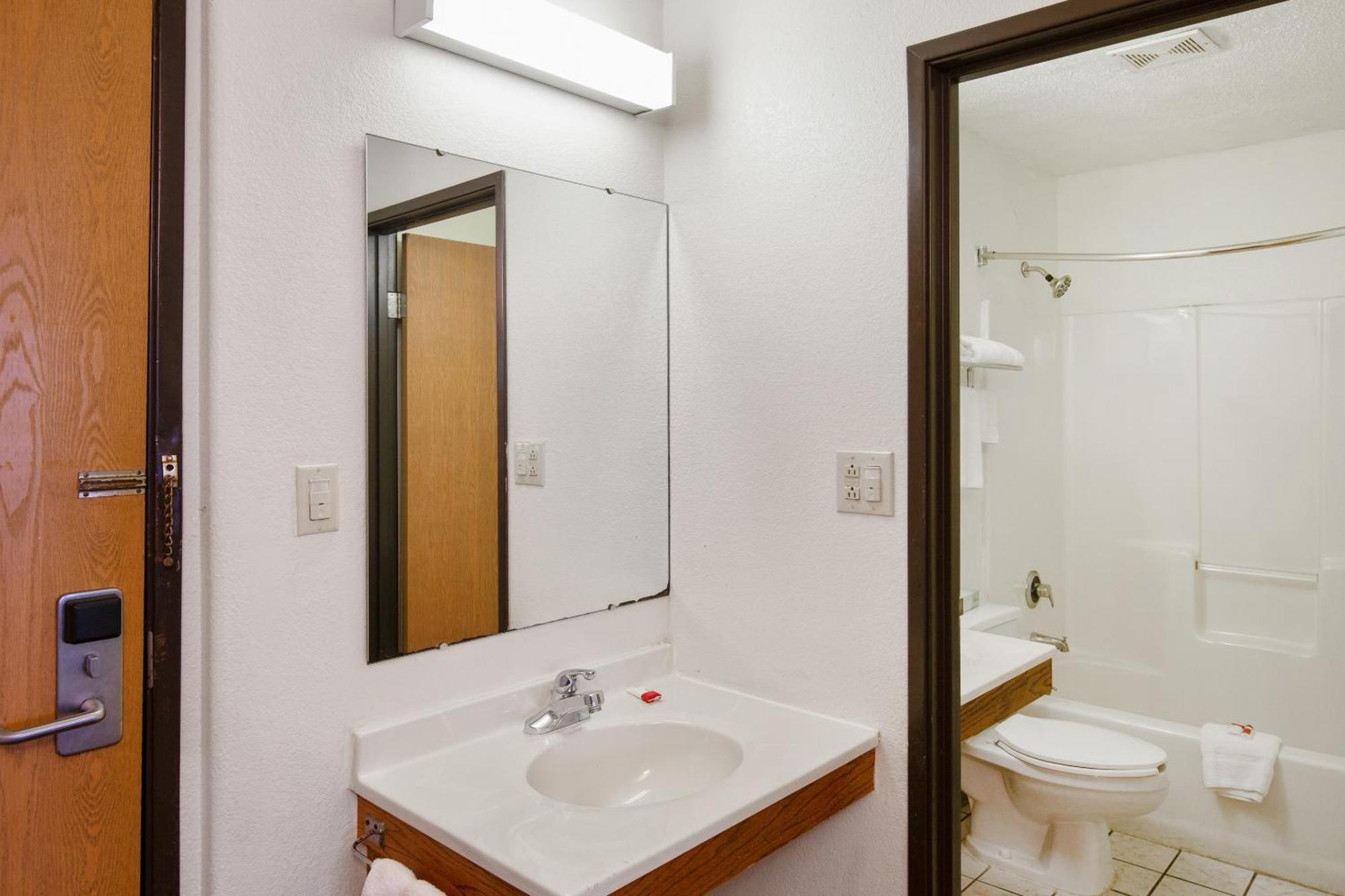 Oyo Hotel Portage I-94 Bagian luar foto
