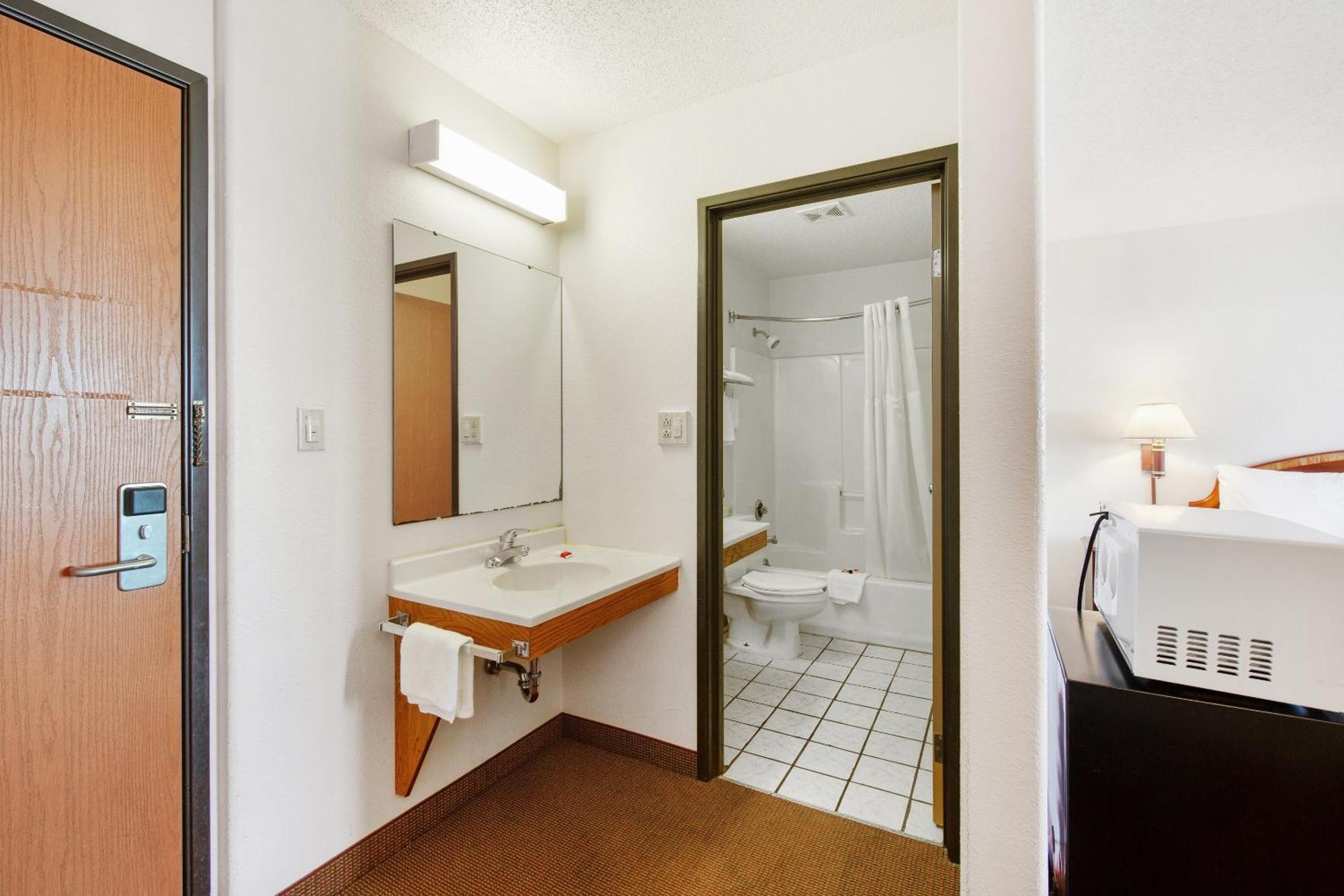 Oyo Hotel Portage I-94 Bagian luar foto