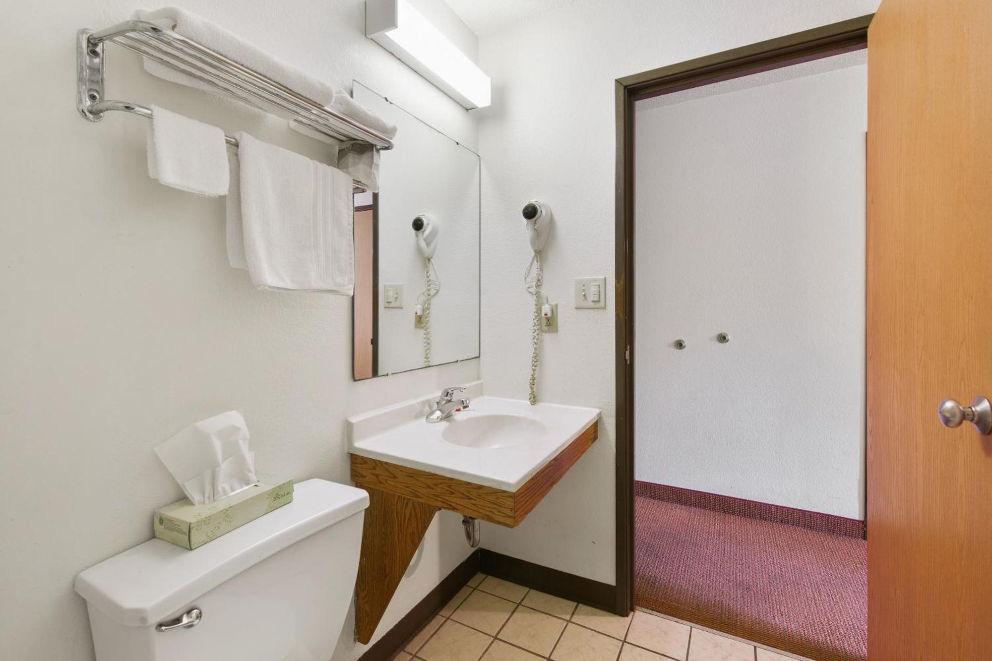 Oyo Hotel Portage I-94 Bagian luar foto