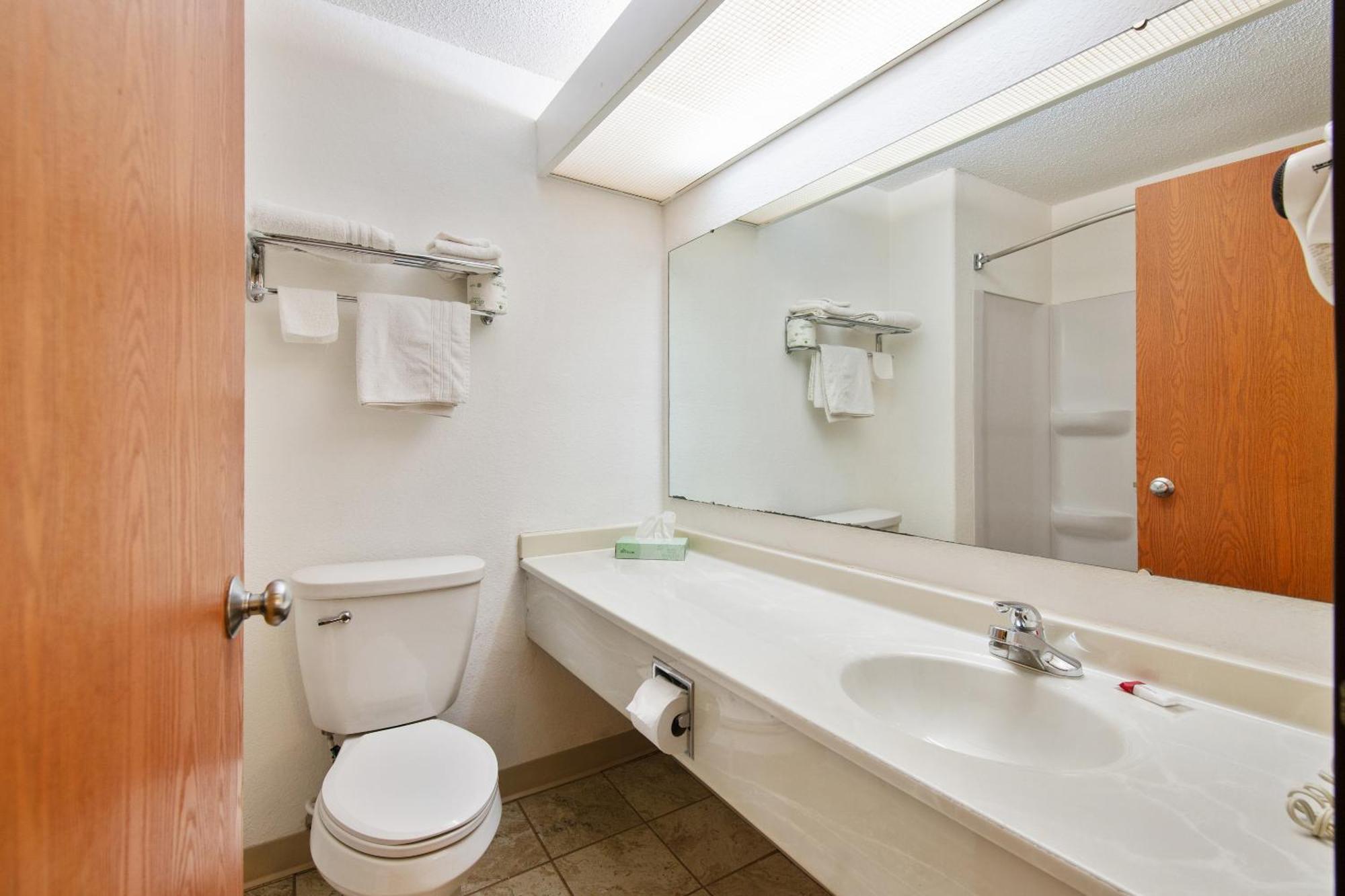 Oyo Hotel Portage I-94 Bagian luar foto