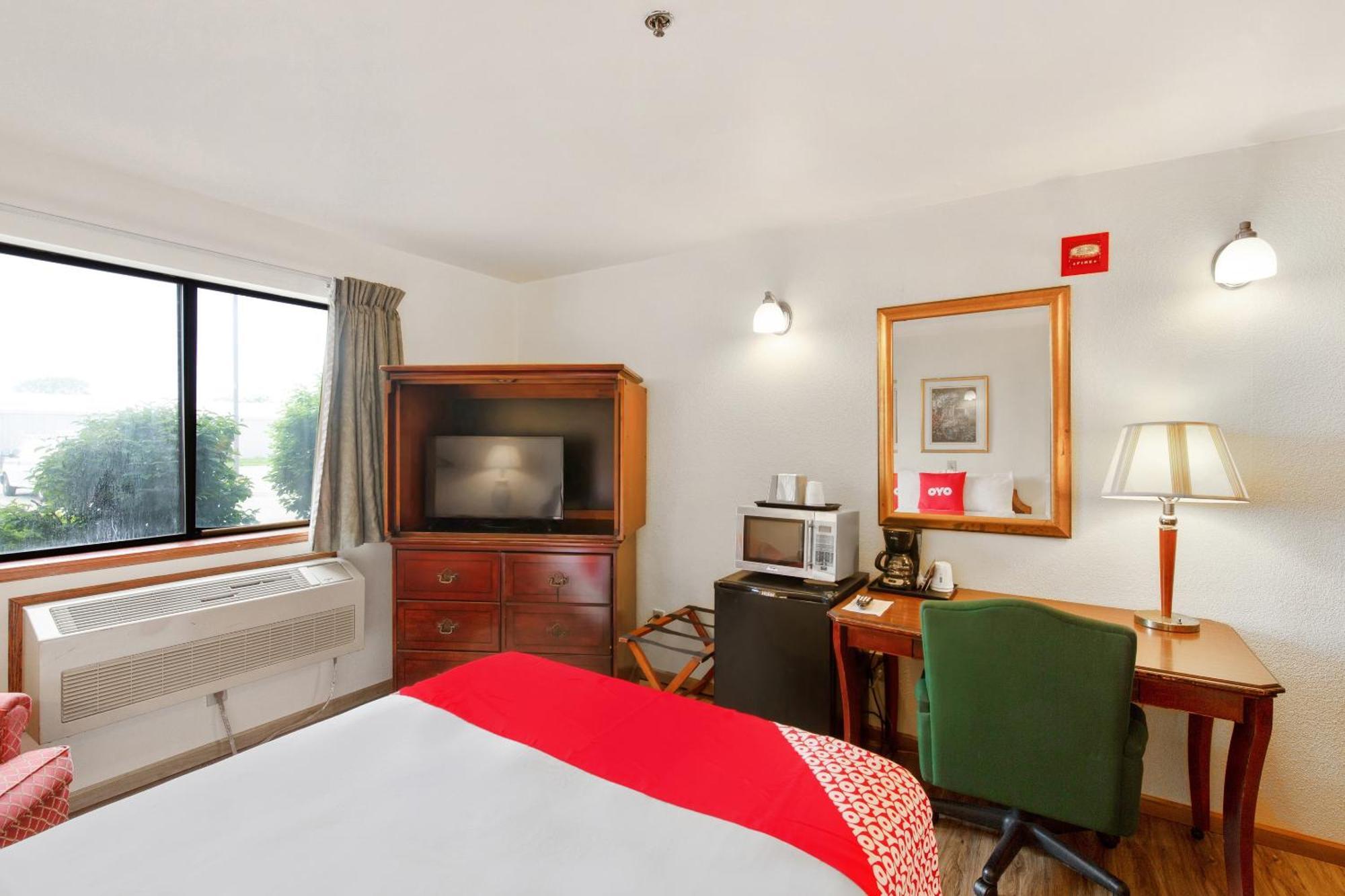 Oyo Hotel Portage I-94 Bagian luar foto